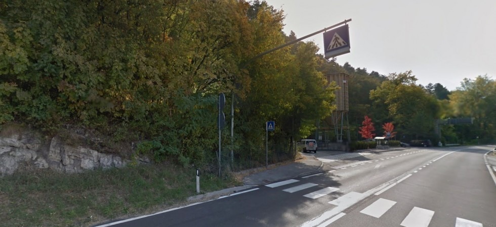 Pedone investito di fronte alla fermata dell'autobus, è grave